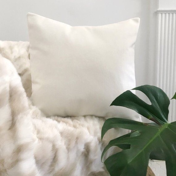 Throw pillows - Picture 3 of 3